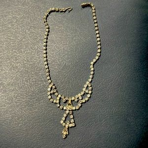 Beautiful vintage rhinestone necklace